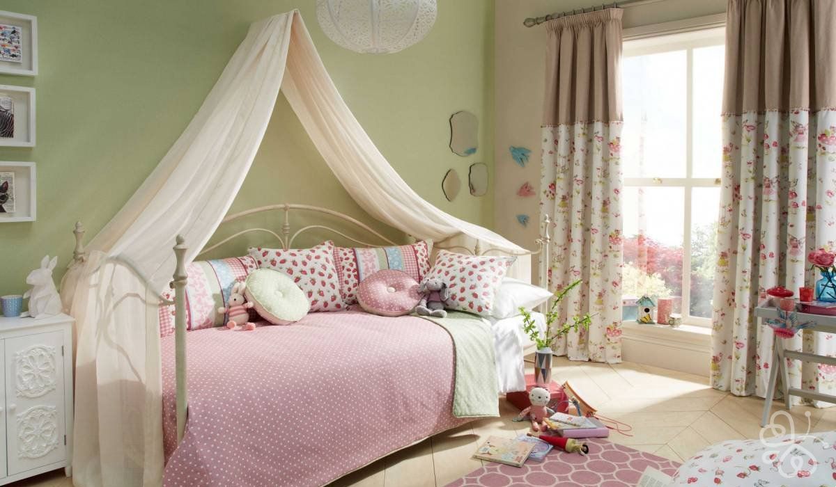 Made-to-measure childrens curtains